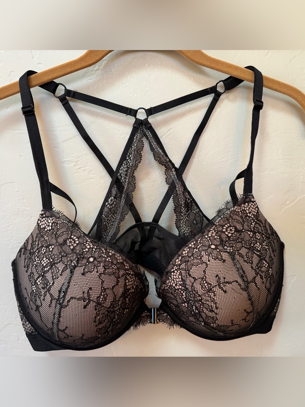 Victoria's Secret Very Sexy Push-Up Bra Black Lace Size 38C Front Closure